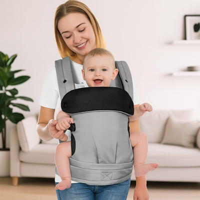 bébé dans porte bebe ergobaby face a la route