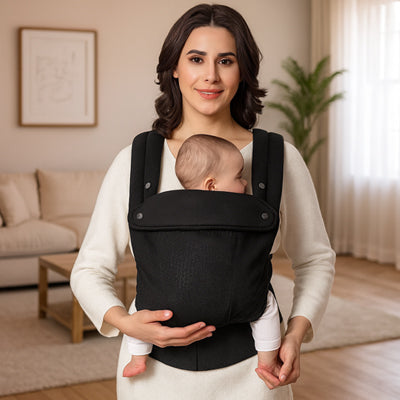 bebe dort dans le porte bebe ergobaby