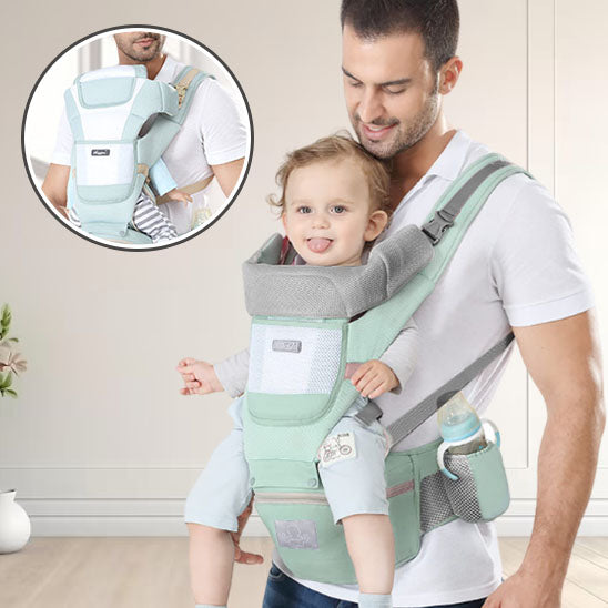 bebe heureux dans le porte bebe
