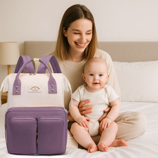 mère bébé heureux grâce a sac à dos qui contient tout pour bébé