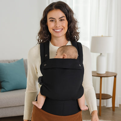 porte bébé ergobaby pieds bébé en position M