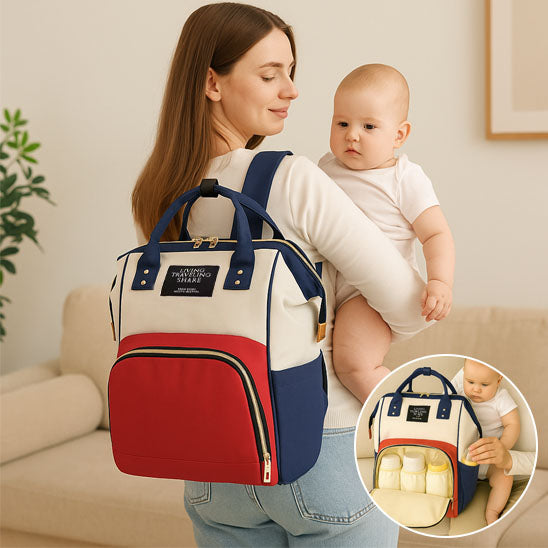 une mère porte son bébé et son sac à dos à langer