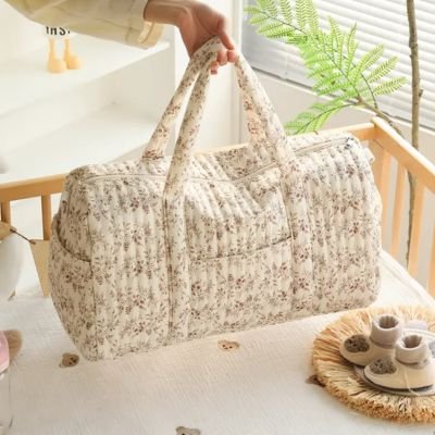 Sac a langer  dans le lit de bébé